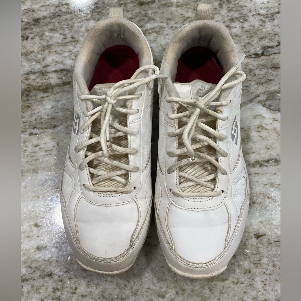 SKECHERS white slip resistant sneakers size 8 wide
